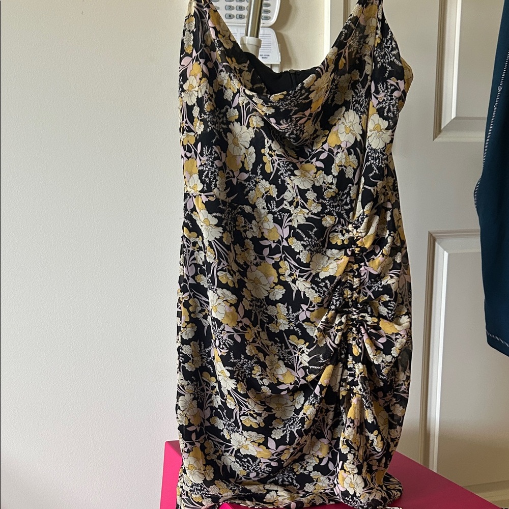 Chic Floral Mini Dress in Black and Yellow